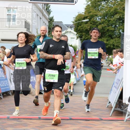 31.08.2025 - 21. Blankeneser Heldenlauf Strokosch-Dieckow http://msf.ph/oto/8654990 31.08.2025 11:01:46 Ziel 3428, 3662, 3104, 3521, 3476, 3109, 3730, 3284 meine-sportfotos.de
