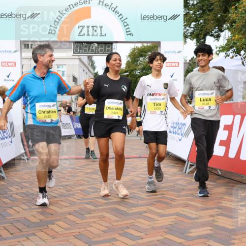 31.08.2025 - 21. Blankeneser Heldenlauf Strokosch-Dieckow http://msf.ph/oto/8655004 31.08.2025 10:34:48 Ziel 2524, 2244, 2021, 2214, 2215, 2655, 2298, 2488, 2438, 2439, 2349, 2441, 2442, 2350, 2048 meine-sportfotos.de
