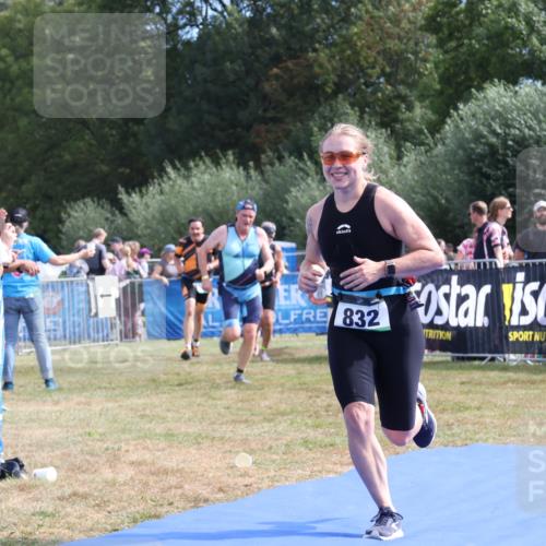 31.08.2025 - Elbe Triathlon Hamburg Strokosch-Dieckow http://msf.ph/oto/8655050 31.08.2025 11:44:47 Ziel 701, 832, 1178, 1251, 1338, 1418 meine-sportfotos.de