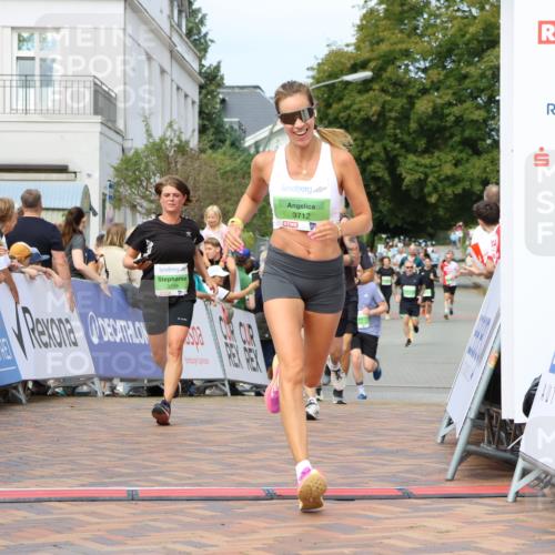 31.08.2025 - 21. Blankeneser Heldenlauf Strokosch-Dieckow http://msf.ph/oto/8655127 31.08.2025 11:01:34 Ziel 3082, 3298, 3276, 3712 meine-sportfotos.de