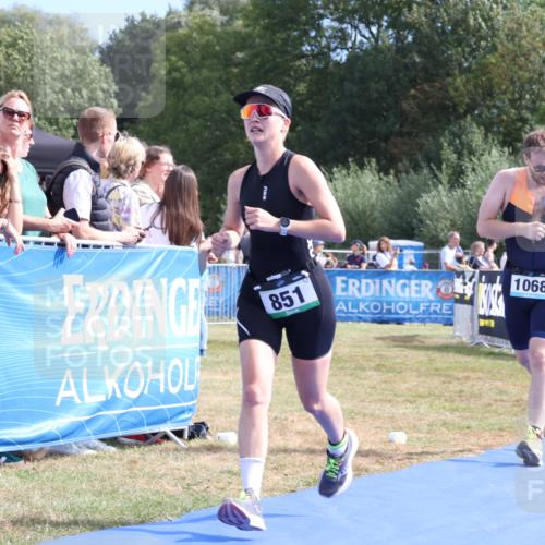 31.08.2025 - Elbe Triathlon Hamburg Strokosch-Dieckow http://msf.ph/oto/8655169 31.08.2025 11:45:29 Ziel 740, 851, 1068 meine-sportfotos.de