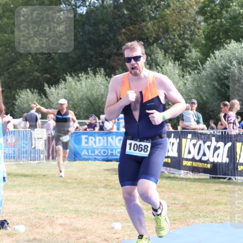 31.08.2025 - Elbe Triathlon Hamburg Strokosch-Dieckow http://msf.ph/oto/8655172 31.08.2025 11:45:29 Ziel 740, 851, 1068 meine-sportfotos.de