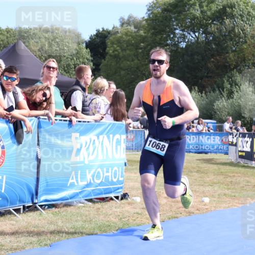 31.08.2025 - Elbe Triathlon Hamburg Strokosch-Dieckow http://msf.ph/oto/8655176 31.08.2025 11:45:30 Ziel 740, 851, 1068 meine-sportfotos.de