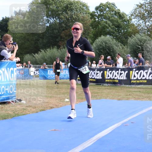 31.08.2025 - Elbe Triathlon Hamburg Strokosch-Dieckow http://msf.ph/oto/8655513 31.08.2025 11:51:21 Ziel 902 meine-sportfotos.de