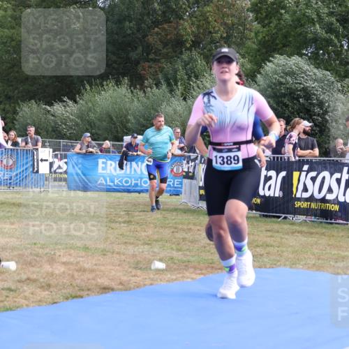 31.08.2025 - Elbe Triathlon Hamburg Strokosch-Dieckow http://msf.ph/oto/8655565 31.08.2025 11:51:49 Ziel 1300, 1389, 1390, 1592 meine-sportfotos.de