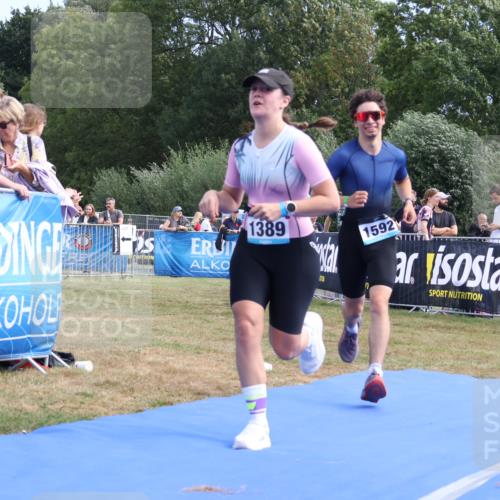 31.08.2025 - Elbe Triathlon Hamburg Strokosch-Dieckow http://msf.ph/oto/8655567 31.08.2025 11:51:49 Ziel 1300, 1389, 1390, 1592 meine-sportfotos.de