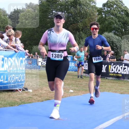 31.08.2025 - Elbe Triathlon Hamburg Strokosch-Dieckow http://msf.ph/oto/8655569 31.08.2025 11:51:49 Ziel 1300, 1389, 1390, 1592 meine-sportfotos.de