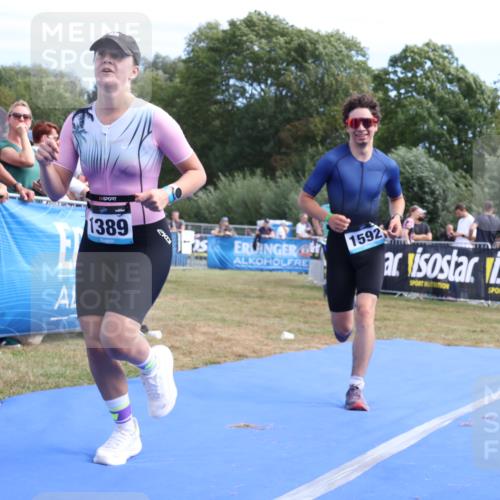 31.08.2025 - Elbe Triathlon Hamburg Strokosch-Dieckow http://msf.ph/oto/8655572 31.08.2025 11:51:50 Ziel 1300, 1389, 1390, 1592 meine-sportfotos.de