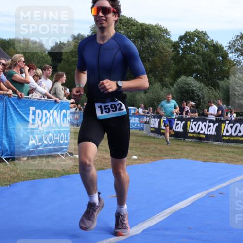 31.08.2025 - Elbe Triathlon Hamburg Strokosch-Dieckow http://msf.ph/oto/8655576 31.08.2025 11:51:51 Ziel 1300, 1389, 1390, 1592 meine-sportfotos.de
