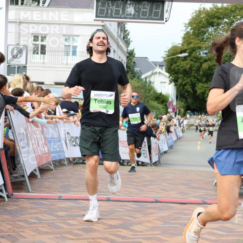 31.08.2025 - 21. Blankeneser Heldenlauf Strokosch-Dieckow http://msf.ph/oto/8655603 31.08.2025 10:59:57 Ziel 3624, 3262, 3438 meine-sportfotos.de
