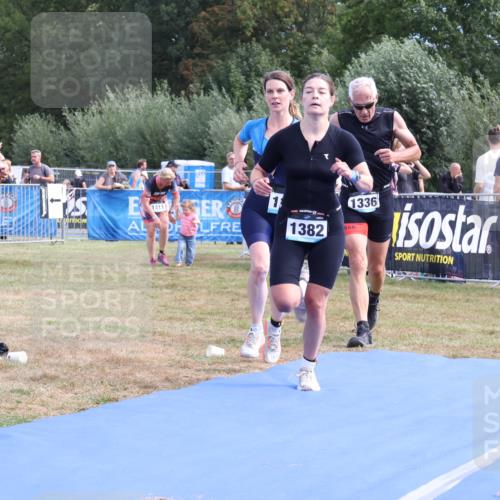 31.08.2025 - Elbe Triathlon Hamburg Strokosch-Dieckow http://msf.ph/oto/8655646 31.08.2025 11:52:50 Ziel 1336, 1365, 1382 meine-sportfotos.de