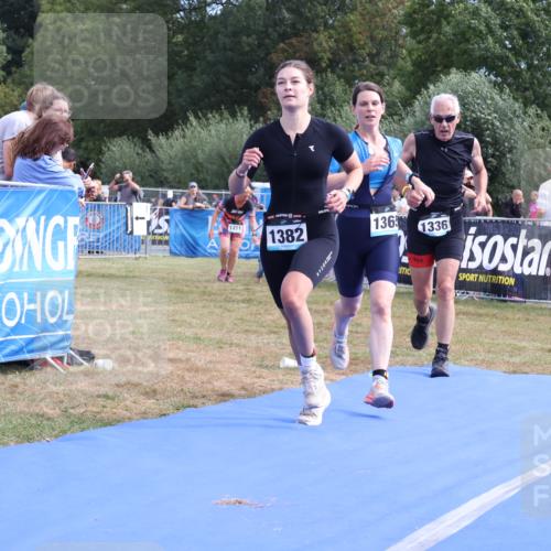 31.08.2025 - Elbe Triathlon Hamburg Strokosch-Dieckow http://msf.ph/oto/8655648 31.08.2025 11:52:50 Ziel 1336, 1365, 1382 meine-sportfotos.de