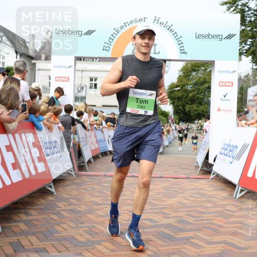 31.08.2025 - 21. Blankeneser Heldenlauf Strokosch-Dieckow http://msf.ph/oto/8655657 31.08.2025 10:59:49 Ziel 3551, 3330, 3364 meine-sportfotos.de