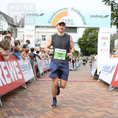 31.08.2025 - 21. Blankeneser Heldenlauf Strokosch-Dieckow http://msf.ph/oto/8655667 31.08.2025 10:59:49 Ziel 3551, 3330, 3364 meine-sportfotos.de