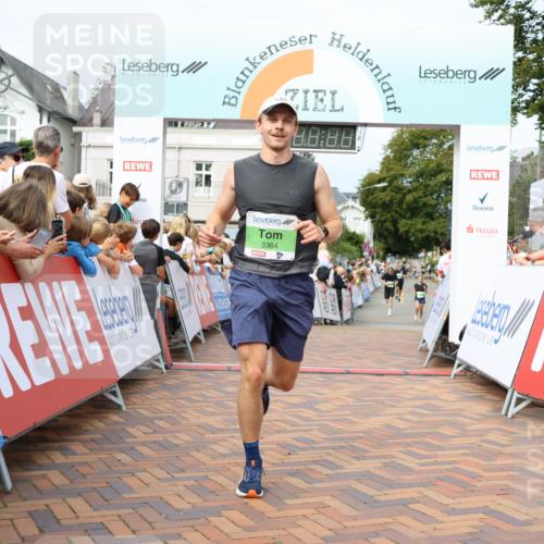 31.08.2025 - 21. Blankeneser Heldenlauf Strokosch-Dieckow http://msf.ph/oto/8655671 31.08.2025 10:59:49 Ziel 3551, 3330, 3364 meine-sportfotos.de