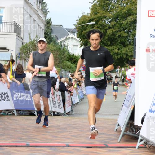 31.08.2025 - 21. Blankeneser Heldenlauf Strokosch-Dieckow http://msf.ph/oto/8655701 31.08.2025 10:59:46 Ziel 3551, 3330, 3364, 3467 meine-sportfotos.de