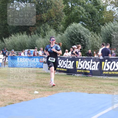 31.08.2025 - Elbe Triathlon Hamburg Strokosch-Dieckow http://msf.ph/oto/8655789 31.08.2025 11:54:37 Ziel 800 meine-sportfotos.de