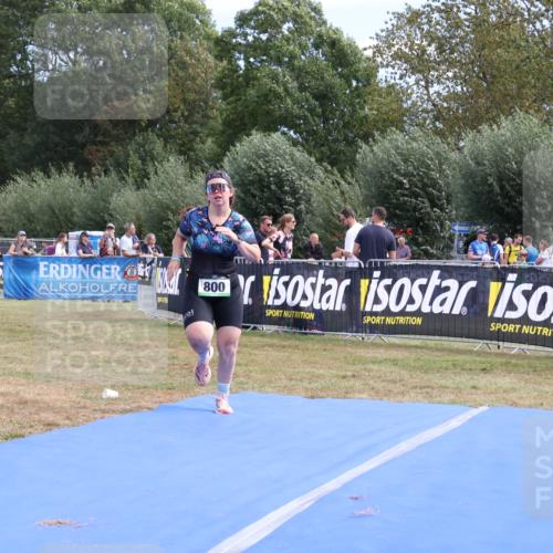 31.08.2025 - Elbe Triathlon Hamburg Strokosch-Dieckow http://msf.ph/oto/8655792 31.08.2025 11:54:38 Ziel 800 meine-sportfotos.de
