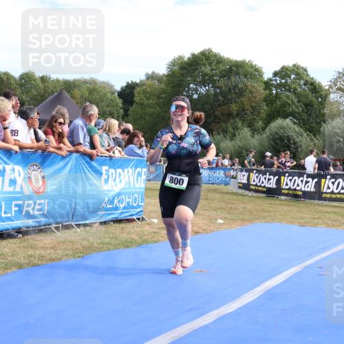 31.08.2025 - Elbe Triathlon Hamburg Strokosch-Dieckow http://msf.ph/oto/8655797 31.08.2025 11:54:40 Ziel 800 meine-sportfotos.de