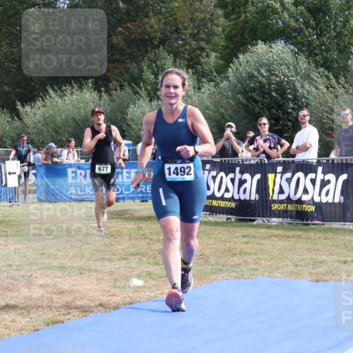 31.08.2025 - Elbe Triathlon Hamburg Strokosch-Dieckow http://msf.ph/oto/8655859 31.08.2025 11:55:14 Ziel 677, 1492, 1609 meine-sportfotos.de