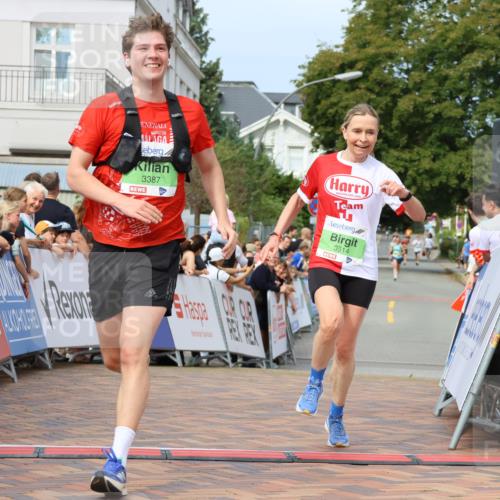 31.08.2025 - 21. Blankeneser Heldenlauf Strokosch-Dieckow http://msf.ph/oto/8656263 31.08.2025 10:58:08 Ziel 3389, 3514, 3425, 3387 meine-sportfotos.de