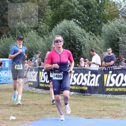 31.08.2025 - Elbe Triathlon Hamburg Strokosch-Dieckow http://msf.ph/oto/8656276 31.08.2025 12:00:48 Ziel 842, 1324, 1386, 1486 meine-sportfotos.de