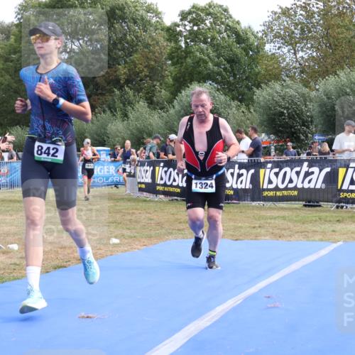 31.08.2025 - Elbe Triathlon Hamburg Strokosch-Dieckow http://msf.ph/oto/8656291 31.08.2025 12:00:52 Ziel 842, 905, 1324, 1486, 1612 meine-sportfotos.de