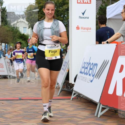31.08.2025 - 21. Blankeneser Heldenlauf Strokosch-Dieckow http://msf.ph/oto/8656294 31.08.2025 10:31:15 Ziel 2437, 2324, 2147, 2121, 2307, 2399, 2103 meine-sportfotos.de