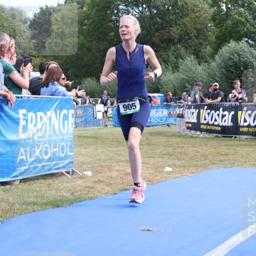 31.08.2025 - Elbe Triathlon Hamburg Strokosch-Dieckow http://msf.ph/oto/8656313 31.08.2025 12:01:00 Ziel 905, 1438, 1612 meine-sportfotos.de