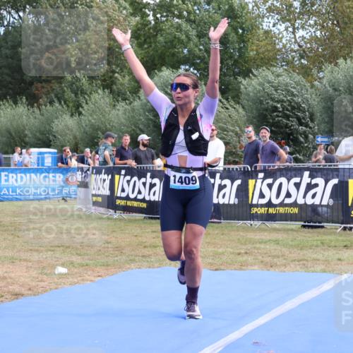 31.08.2025 - Elbe Triathlon Hamburg Strokosch-Dieckow http://msf.ph/oto/8656346 31.08.2025 12:01:21 Ziel 1409 meine-sportfotos.de
