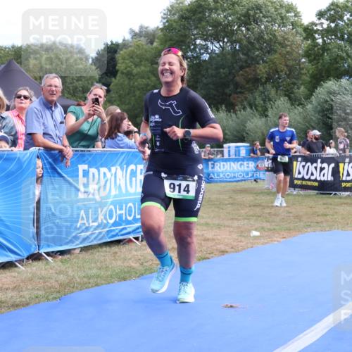 31.08.2025 - Elbe Triathlon Hamburg Strokosch-Dieckow http://msf.ph/oto/8656354 31.08.2025 12:01:40 Ziel 400, 914 meine-sportfotos.de