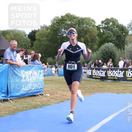 31.08.2025 - Elbe Triathlon Hamburg Strokosch-Dieckow http://msf.ph/oto/8656372 31.08.2025 12:02:02 Ziel 801 meine-sportfotos.de