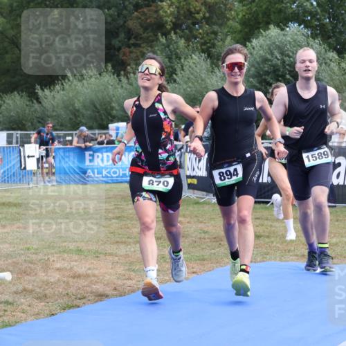 31.08.2025 - Elbe Triathlon Hamburg Strokosch-Dieckow http://msf.ph/oto/8656392 31.08.2025 12:03:00 Ziel 870, 877, 894, 1510, 1589 meine-sportfotos.de