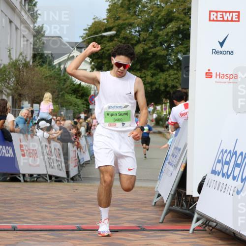 31.08.2025 - 21. Blankeneser Heldenlauf Strokosch-Dieckow http://msf.ph/oto/8656405 31.08.2025 10:57:55 Ziel 3421, 3460, 3539 meine-sportfotos.de