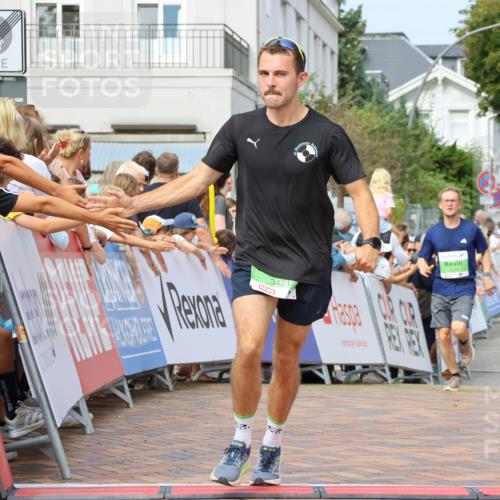 31.08.2025 - 21. Blankeneser Heldenlauf Strokosch-Dieckow http://msf.ph/oto/8656522 31.08.2025 10:57:48 Ziel 3559, 3421, 3539 meine-sportfotos.de