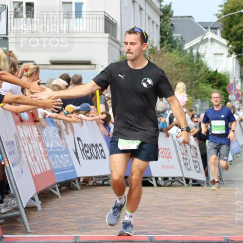 31.08.2025 - 21. Blankeneser Heldenlauf Strokosch-Dieckow http://msf.ph/oto/8656528 31.08.2025 10:57:48 Ziel 3559, 3421, 3539 meine-sportfotos.de