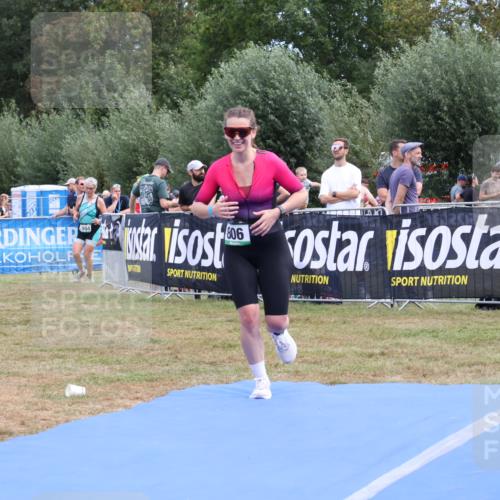 31.08.2025 - Elbe Triathlon Hamburg Strokosch-Dieckow http://msf.ph/oto/8656531 31.08.2025 12:05:13 Ziel 806 meine-sportfotos.de