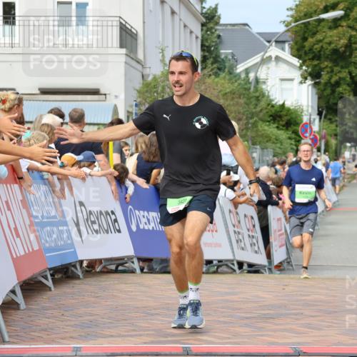 31.08.2025 - 21. Blankeneser Heldenlauf Strokosch-Dieckow http://msf.ph/oto/8656551 31.08.2025 10:57:47 Ziel 3559, 3421, 3539 meine-sportfotos.de