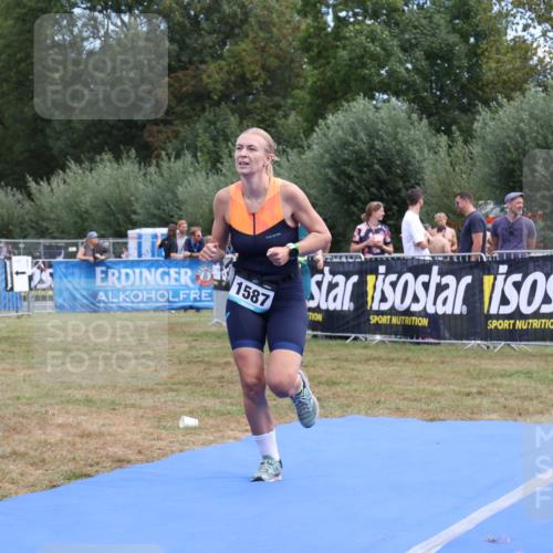 31.08.2025 - Elbe Triathlon Hamburg Strokosch-Dieckow http://msf.ph/oto/8656583 31.08.2025 12:06:09 Ziel 907, 1474, 1587 meine-sportfotos.de