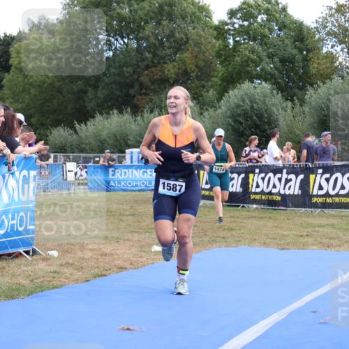 31.08.2025 - Elbe Triathlon Hamburg Strokosch-Dieckow http://msf.ph/oto/8656585 31.08.2025 12:06:09 Ziel 907, 1474, 1587 meine-sportfotos.de