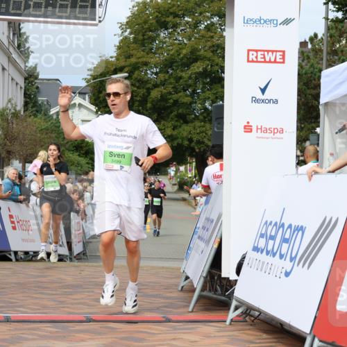 31.08.2025 - 21. Blankeneser Heldenlauf Strokosch-Dieckow http://msf.ph/oto/8656621 31.08.2025 10:57:27 Ziel 3212, 3499, 3503 meine-sportfotos.de