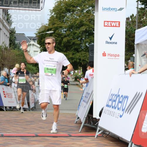 31.08.2025 - 21. Blankeneser Heldenlauf Strokosch-Dieckow http://msf.ph/oto/8656623 31.08.2025 10:57:27 Ziel 3212, 3499, 3503 meine-sportfotos.de