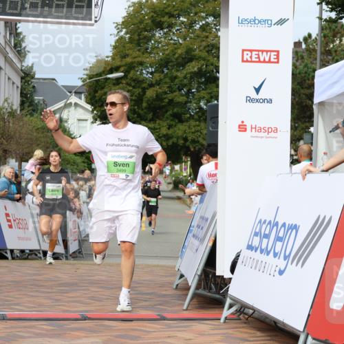 31.08.2025 - 21. Blankeneser Heldenlauf Strokosch-Dieckow http://msf.ph/oto/8656626 31.08.2025 10:57:27 Ziel 3212, 3499, 3503 meine-sportfotos.de