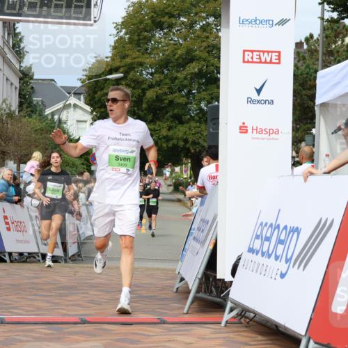 31.08.2025 - 21. Blankeneser Heldenlauf Strokosch-Dieckow http://msf.ph/oto/8656628 31.08.2025 10:57:27 Ziel 3212, 3499, 3503 meine-sportfotos.de