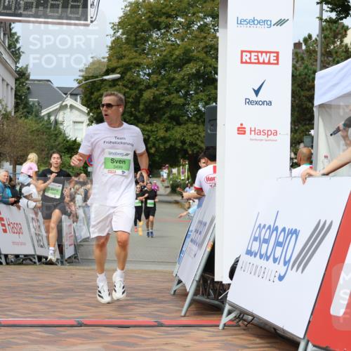 31.08.2025 - 21. Blankeneser Heldenlauf Strokosch-Dieckow http://msf.ph/oto/8656634 31.08.2025 10:57:27 Ziel 3212, 3499, 3503 meine-sportfotos.de
