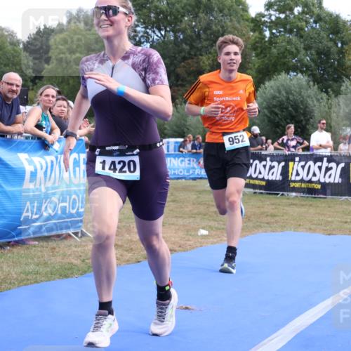 31.08.2025 - Elbe Triathlon Hamburg Strokosch-Dieckow http://msf.ph/oto/8656643 31.08.2025 12:07:00 Ziel 952, 1420, 1532 meine-sportfotos.de