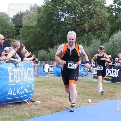 31.08.2025 - Elbe Triathlon Hamburg Strokosch-Dieckow http://msf.ph/oto/8656740 31.08.2025 12:08:34 Ziel 693, 1345, 1391 meine-sportfotos.de