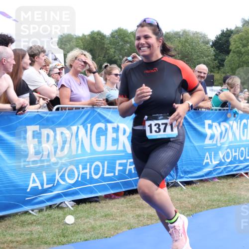 31.08.2025 - Elbe Triathlon Hamburg Strokosch-Dieckow http://msf.ph/oto/8656790 31.08.2025 12:09:36 Ziel 1357, 1363, 1371 meine-sportfotos.de