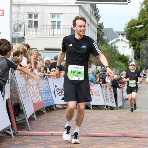 31.08.2025 - 21. Blankeneser Heldenlauf Strokosch-Dieckow http://msf.ph/oto/8656839 31.08.2025 10:56:34 Ziel 3378, 3399, 3394 meine-sportfotos.de