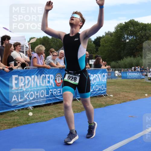 31.08.2025 - Elbe Triathlon Hamburg Strokosch-Dieckow http://msf.ph/oto/8656869 31.08.2025 12:10:51 Ziel 928 meine-sportfotos.de